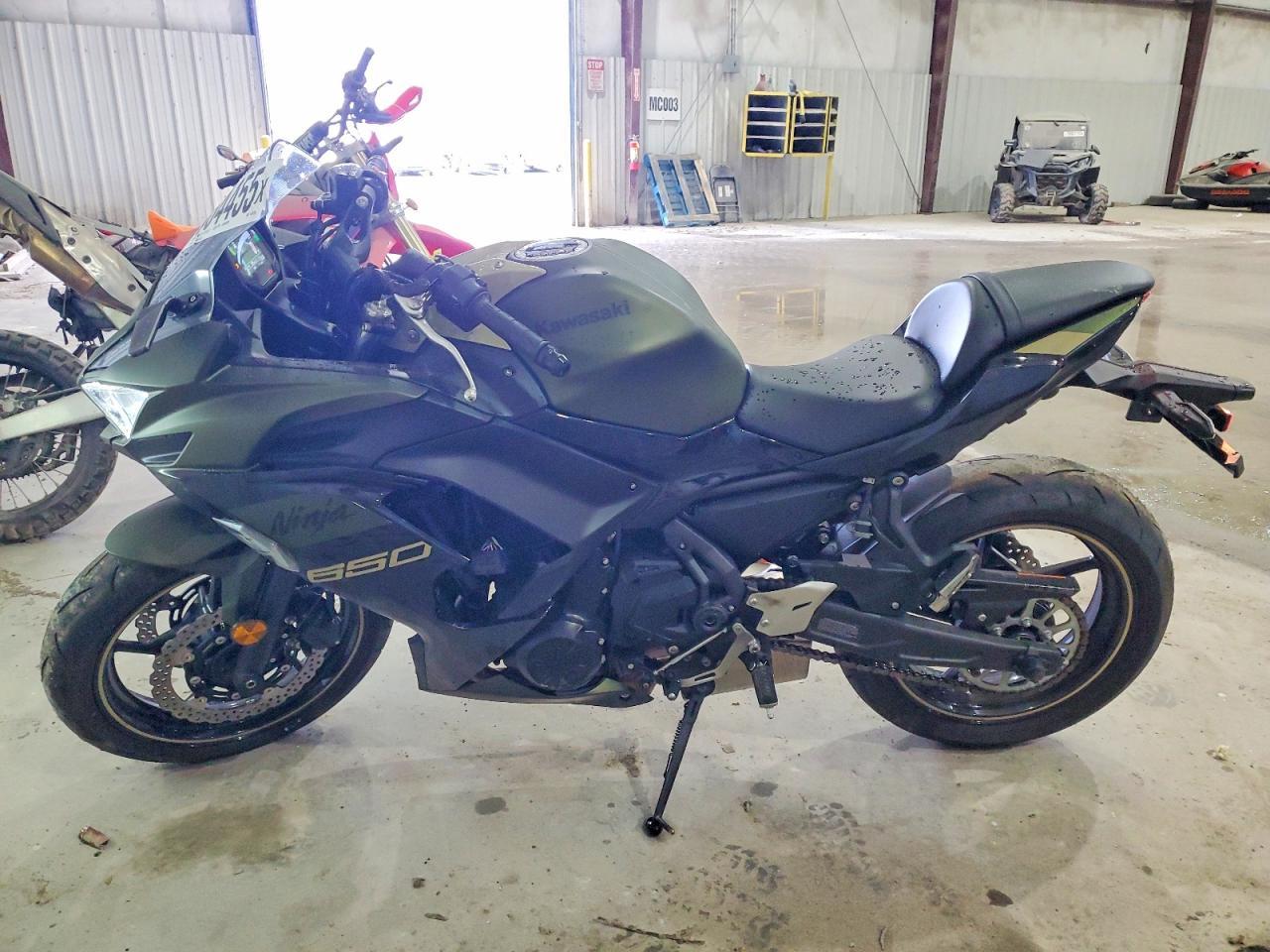 2024 Kawasaki Ex650 R - Image 3