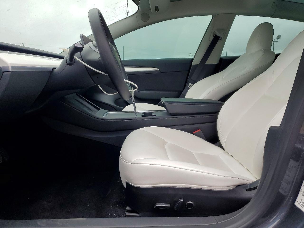 2023 Tesla Model 3 - Image 7