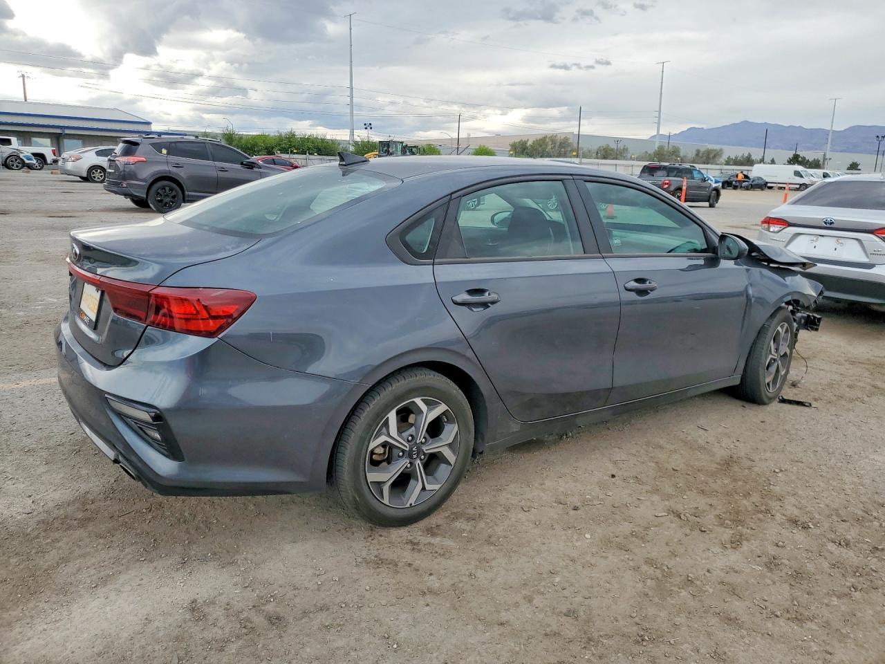 2021 Kia Forte Lxs - Image 3