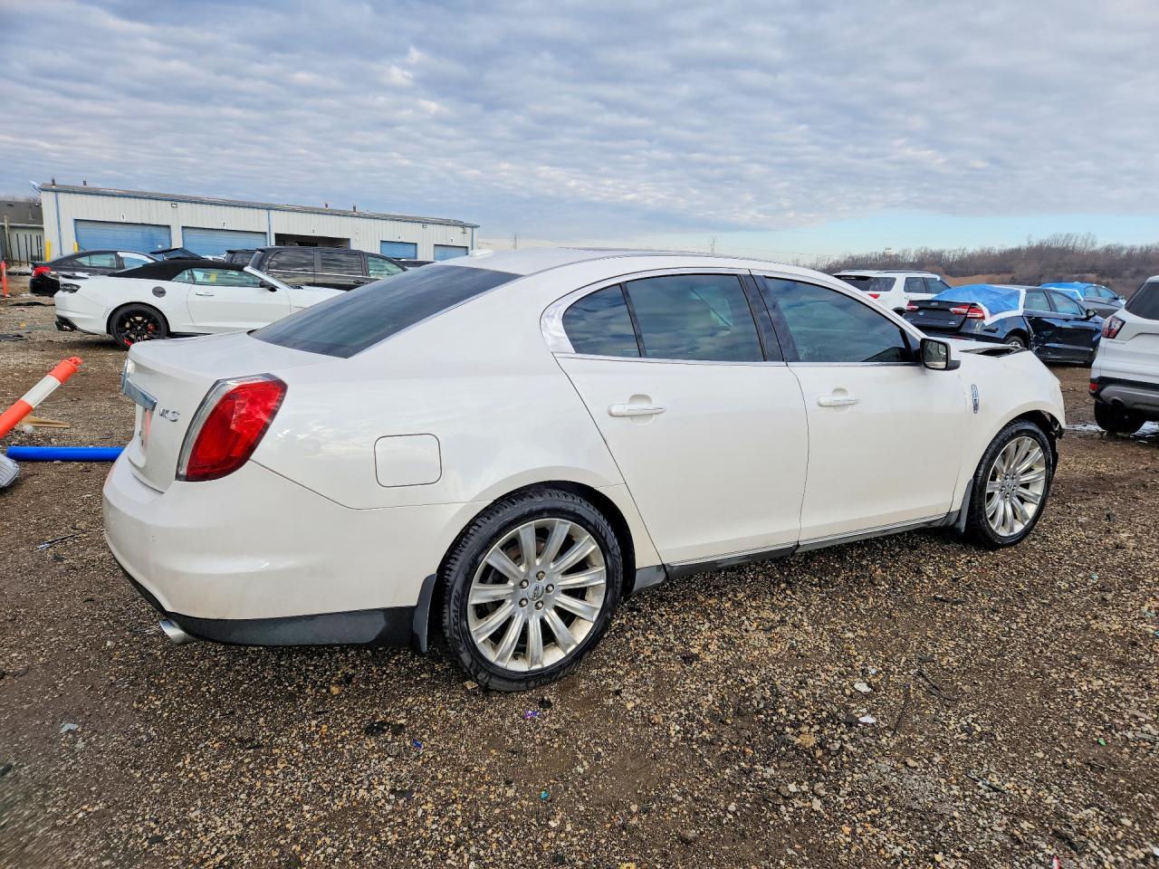 2011 Lincoln Townhouse Mks - Image 3
