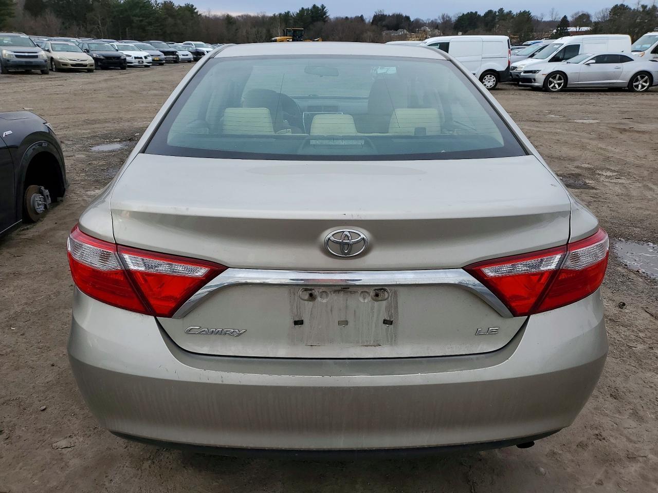 2016 Toyota Camry Le - Фото 6