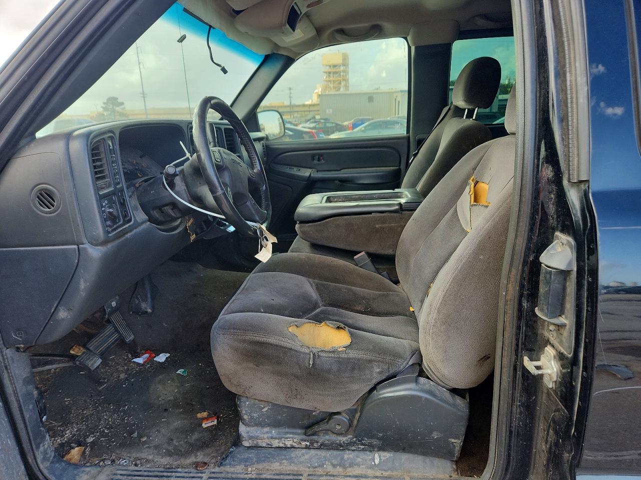 2005 GMC Sierra K2500 Heavy Duty - Image 7