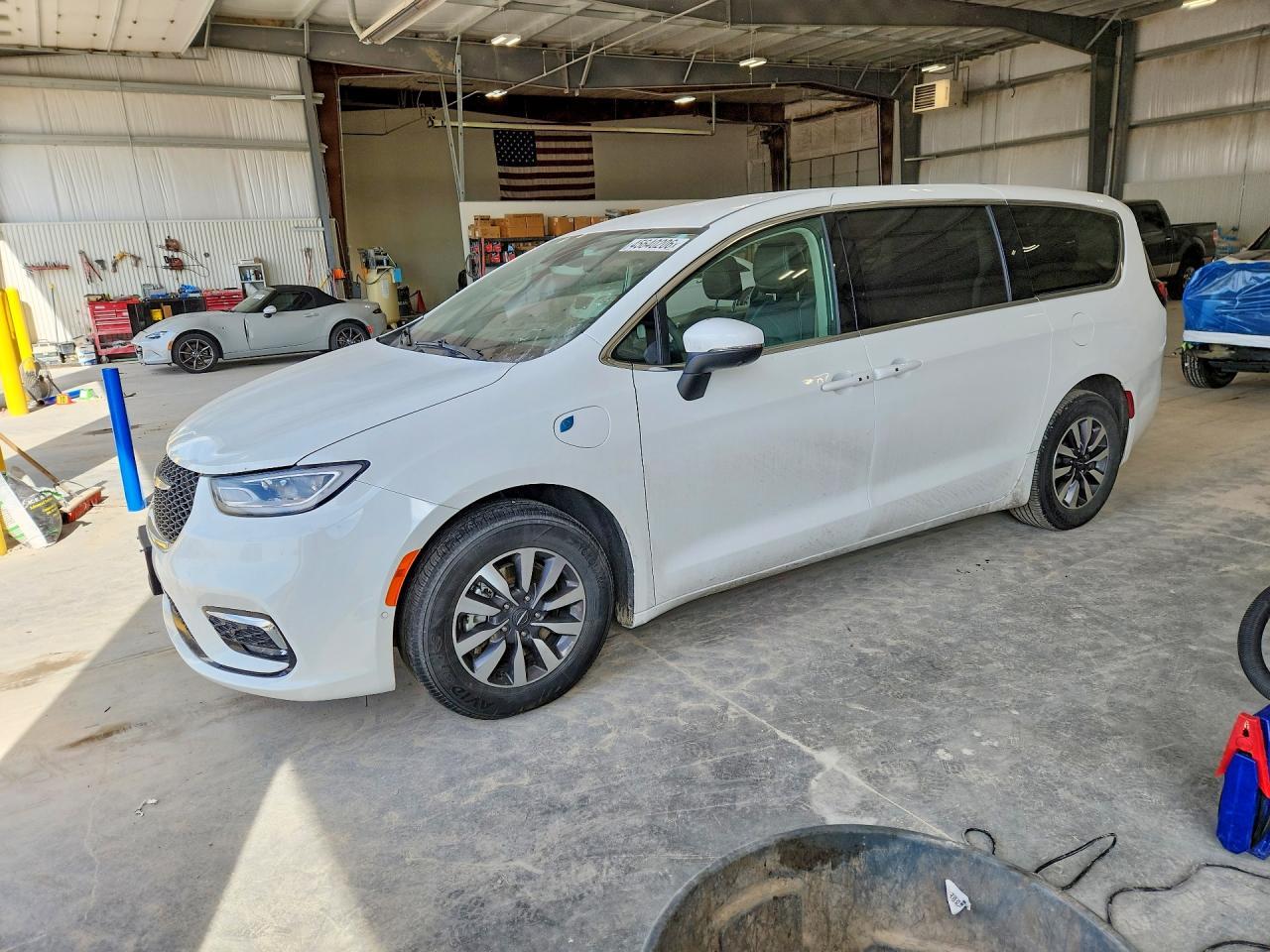 2023 Chrysler Pacifica Hybrid Touring L
