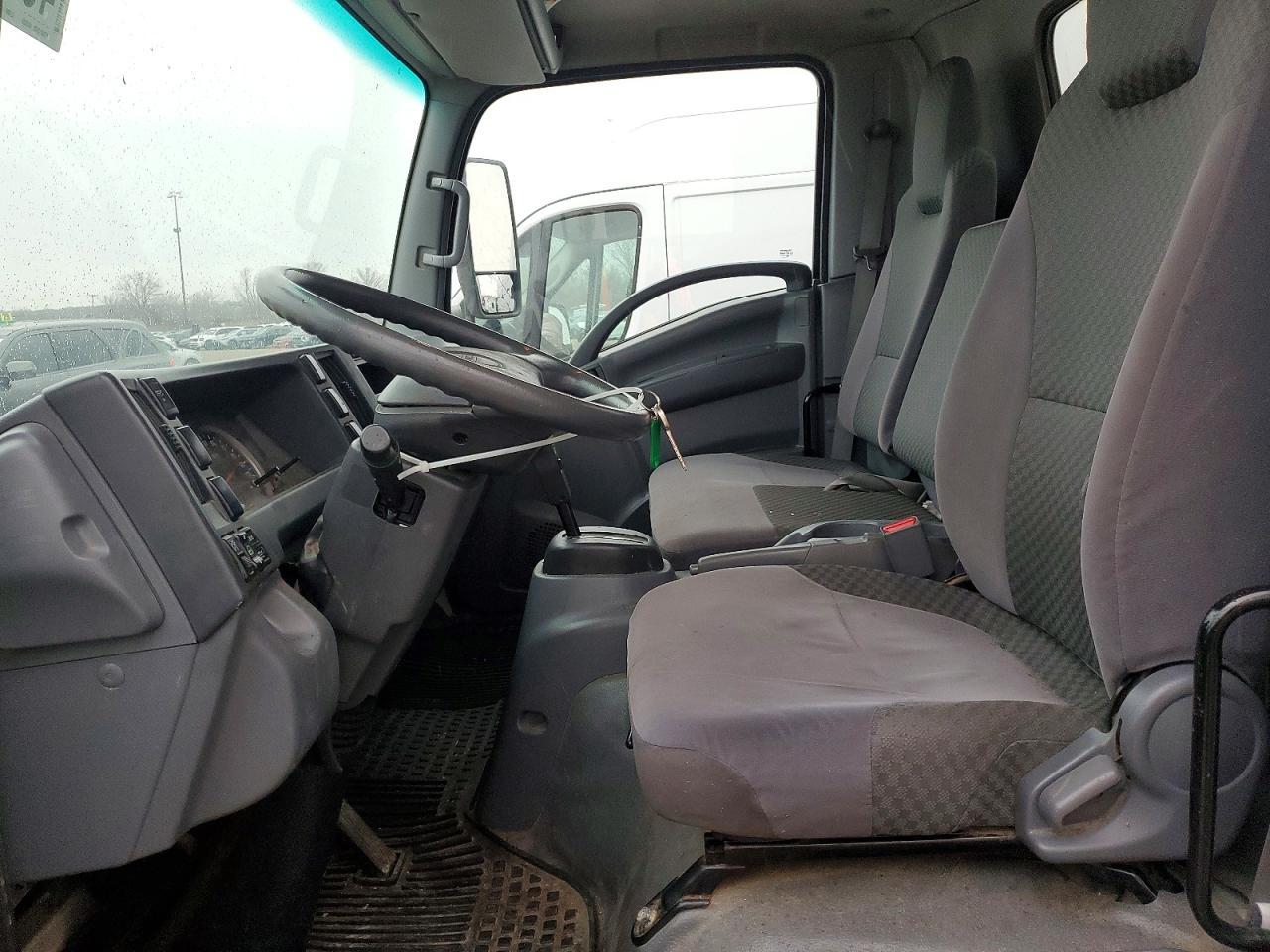 2014 Isuzu Npr Box Truck - Image 7