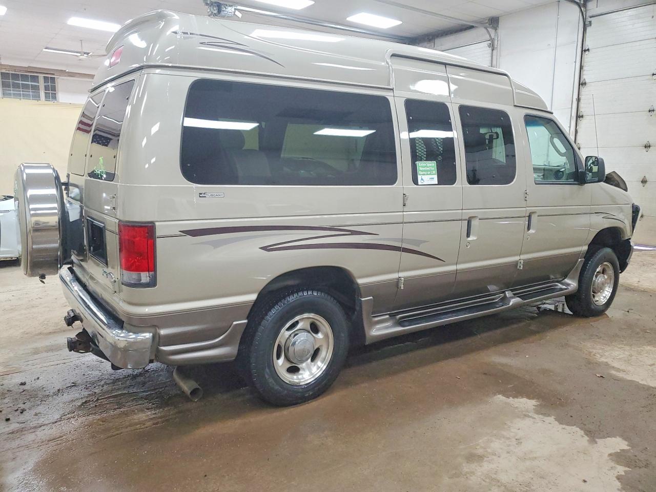 2014 Ford Econoline E150 Van - Фото 3