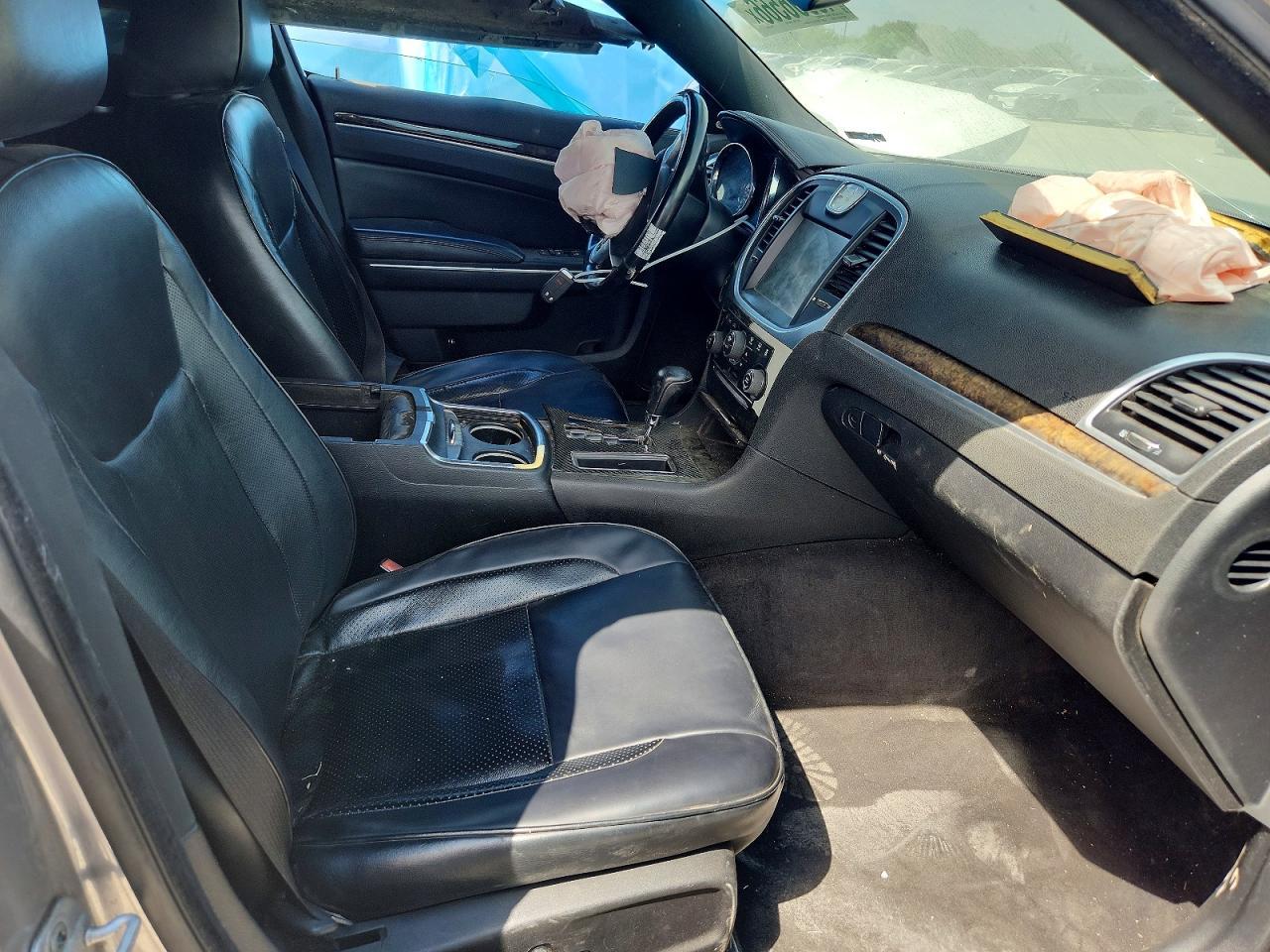 2011 Chrysler 300C - Image 7