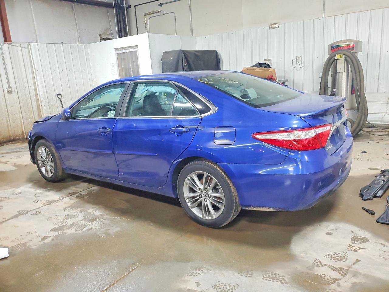 2015 Toyota Camry Se - Image 2