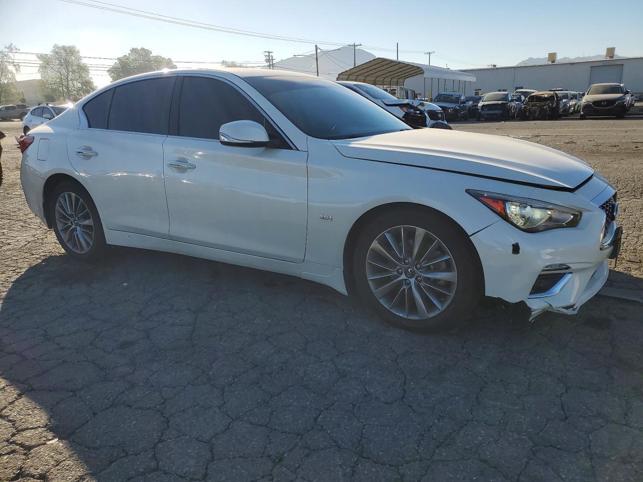 2018 Infiniti Q50 3.0T Luxe - Фото 4