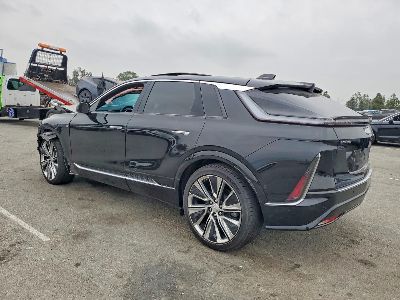 2024 Cadillac Lyriq Luxury - Image 2