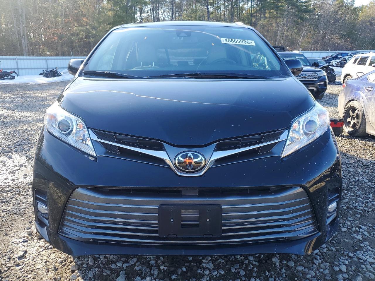 2018 Toyota Sienna Xle 8-Passenger - Image 5