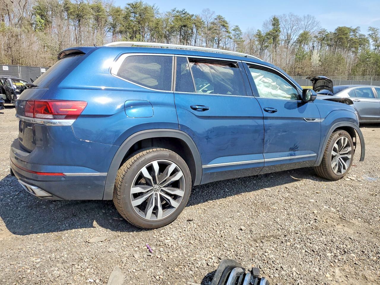 2023 Volkswagen Atlas Sel Premium R-Line - Image 3