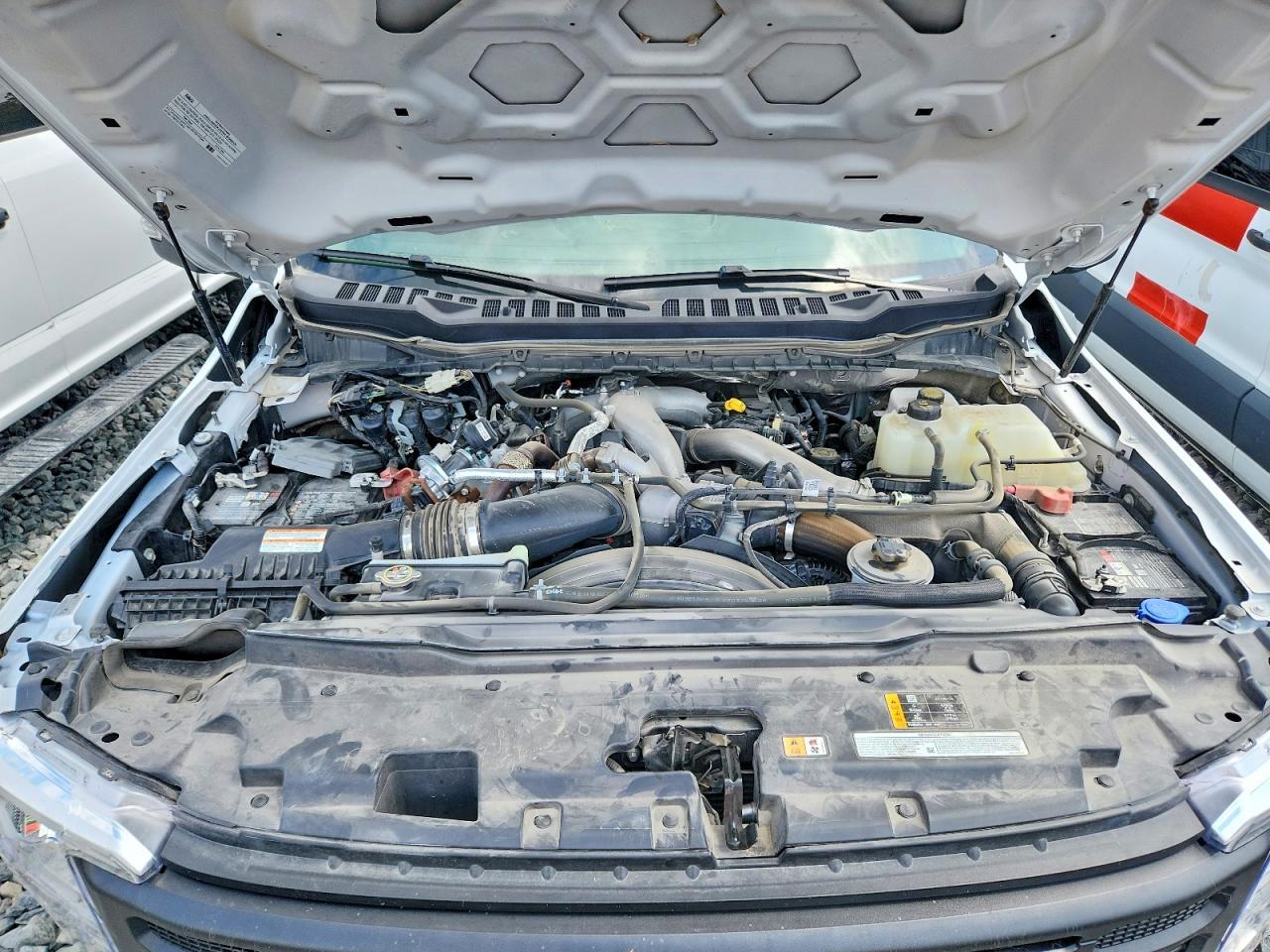 2025 Ford F350 Super Duty Truck Cab And Chassis - Фото 7
