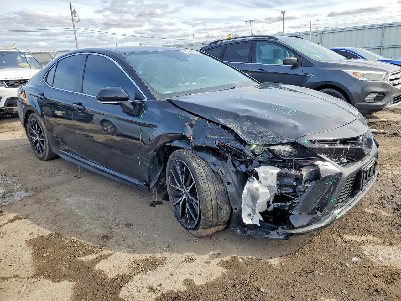 2022 Toyota Camry Se - Image 4