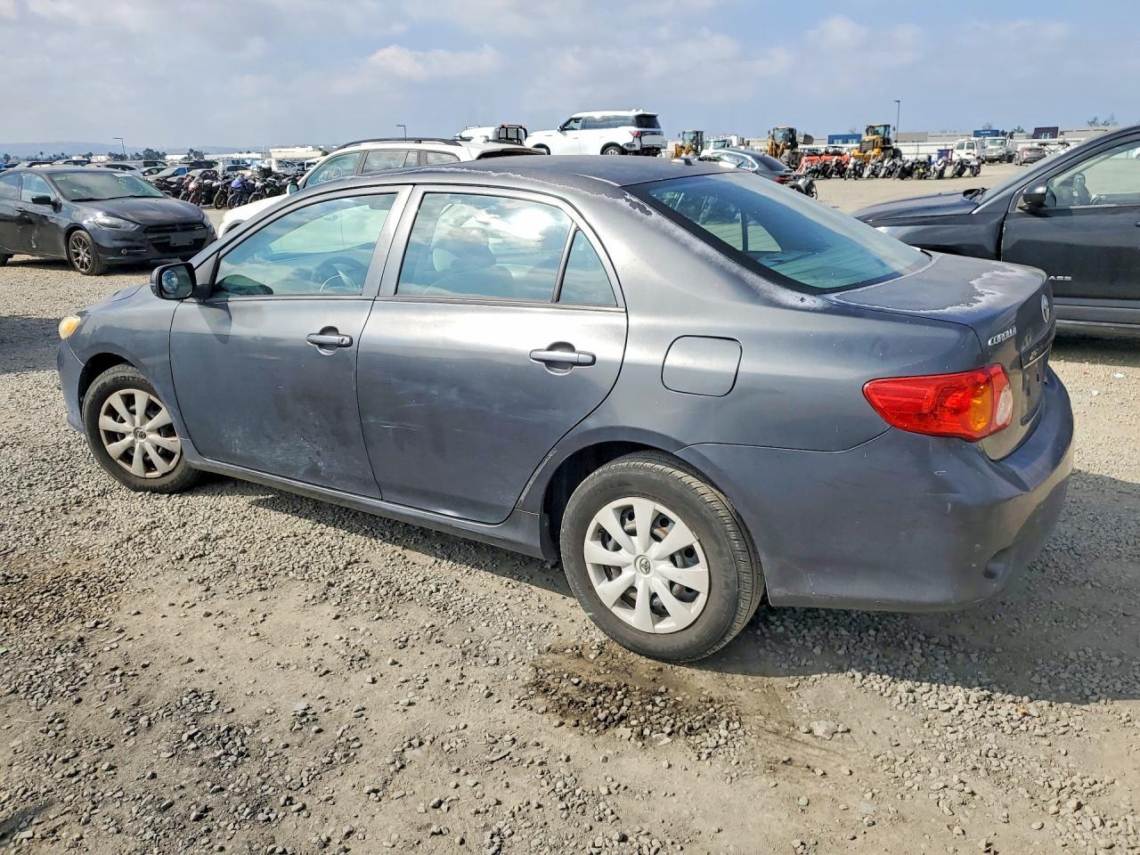 2010 Toyota Corolla Base - Фото 2