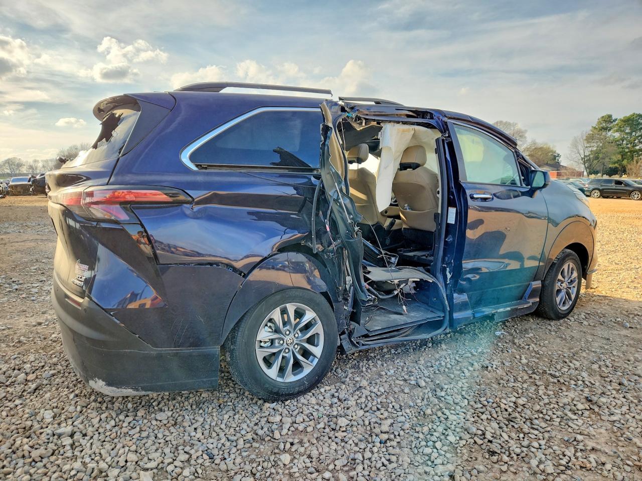 2022 Toyota Sienna Xle 7-Passenger - Фото 3