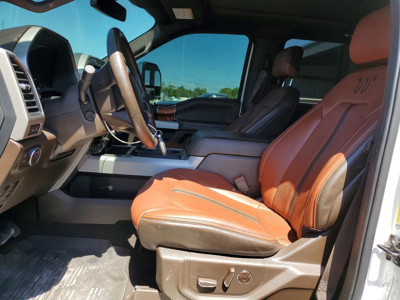 2022 Ford F350 Super Duty - Фото 7