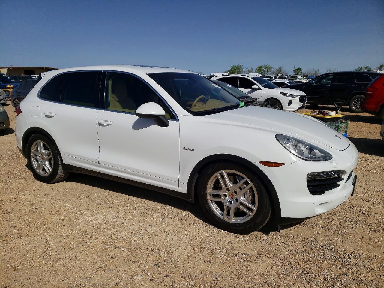 2014 Porsche Cayenne S Hybrid - Image 4