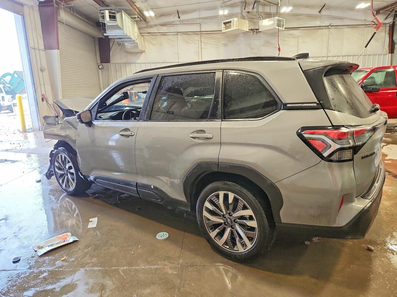 2025 Subaru Forester Touring - Фото 2