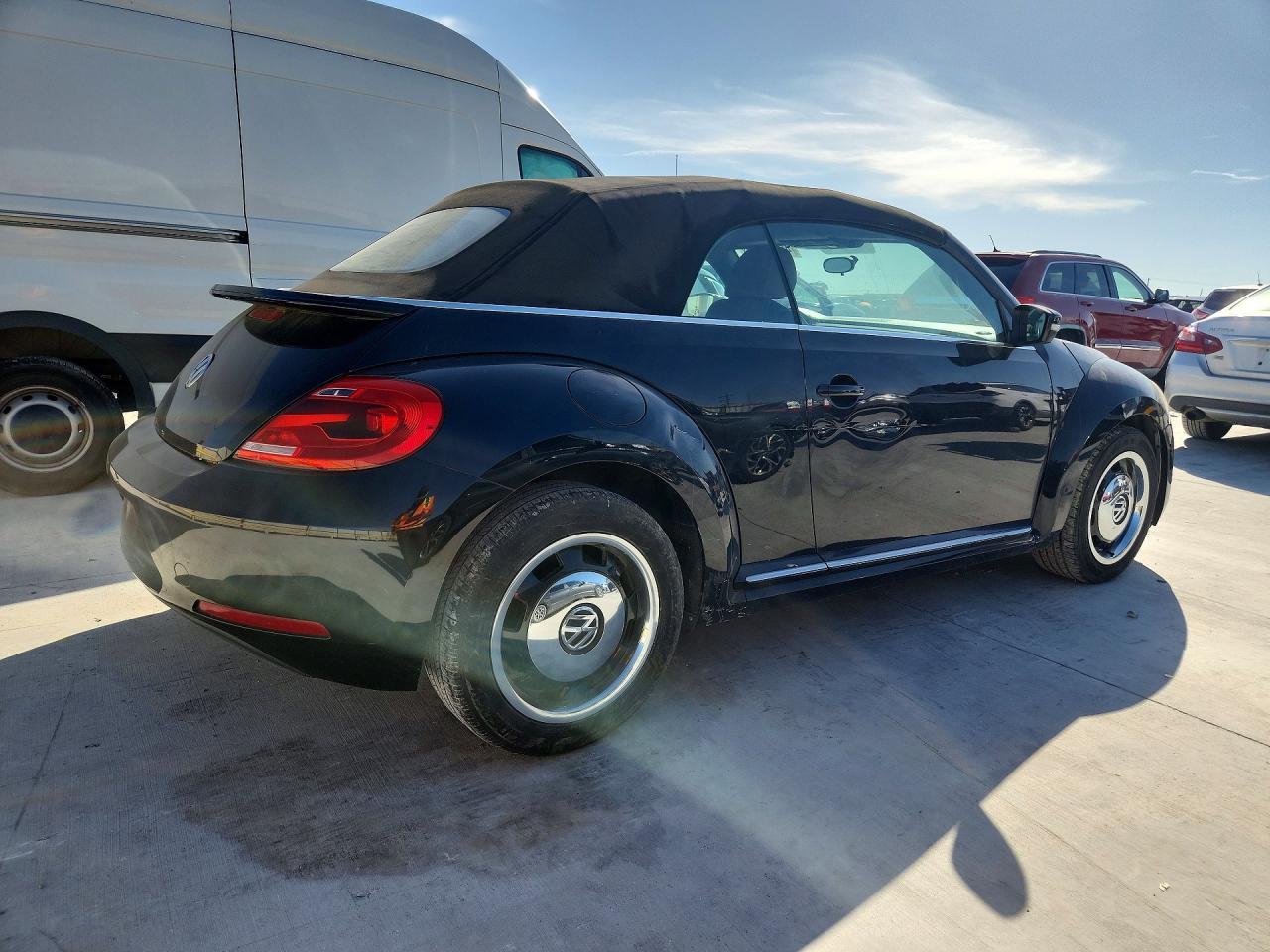 2015 Volkswagen Beetle 1.8T - Image 3