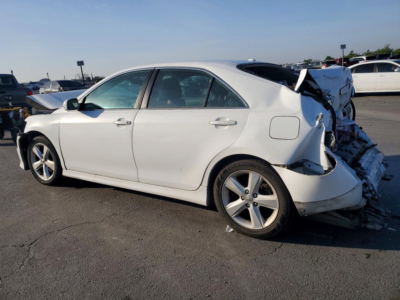2010 Toyota Camry Se - Фото 2