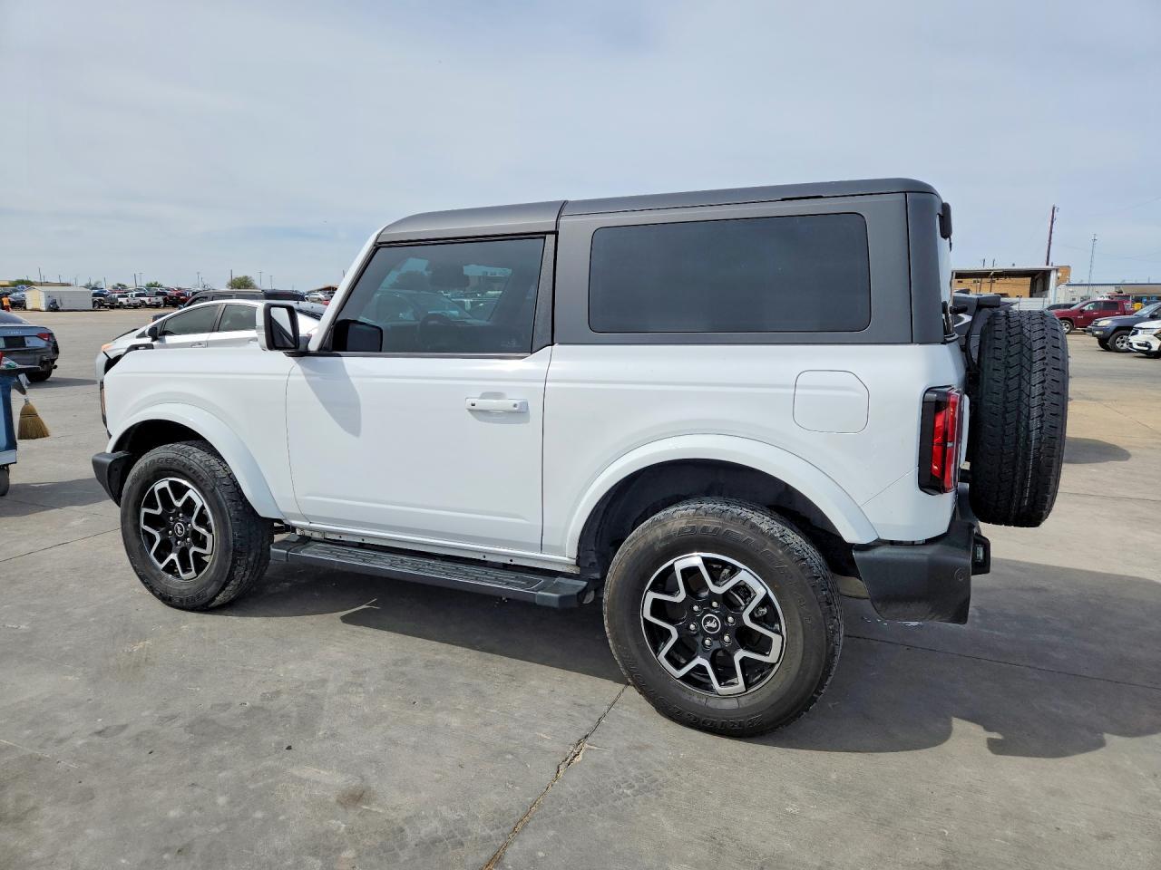 2022 Ford Bronco Base - Image 2