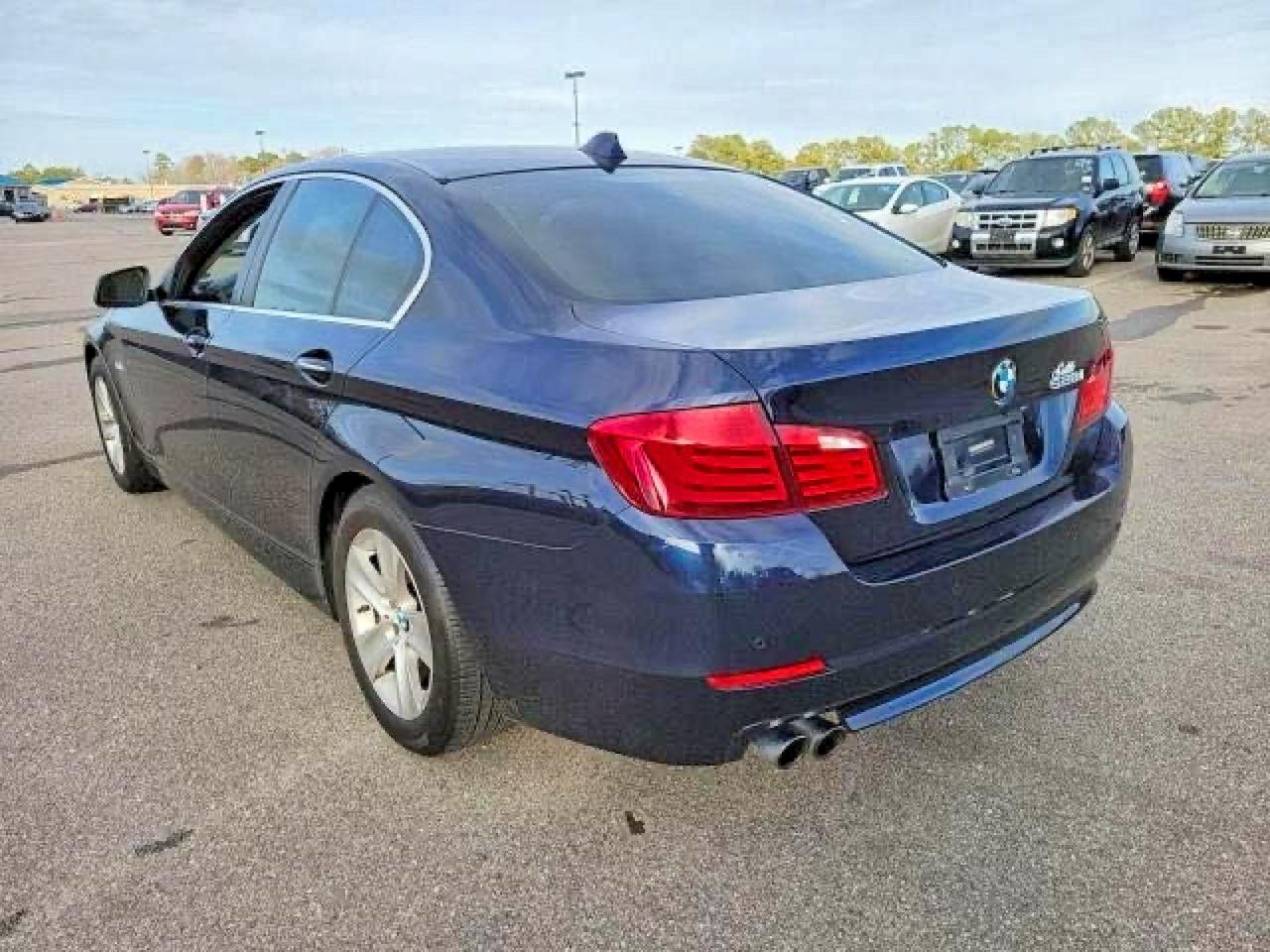 2011 BMW 528 I - Image 3
