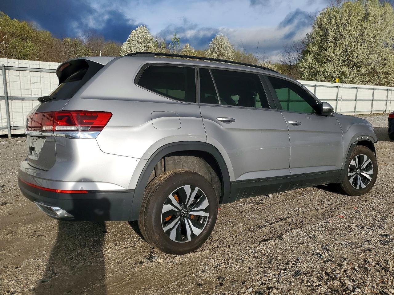 2024 Volkswagen Atlas Se - Image 3