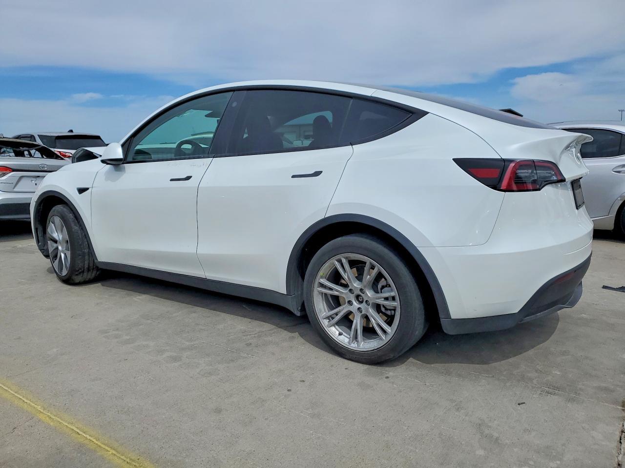 2023 Tesla Model Y - Image 2