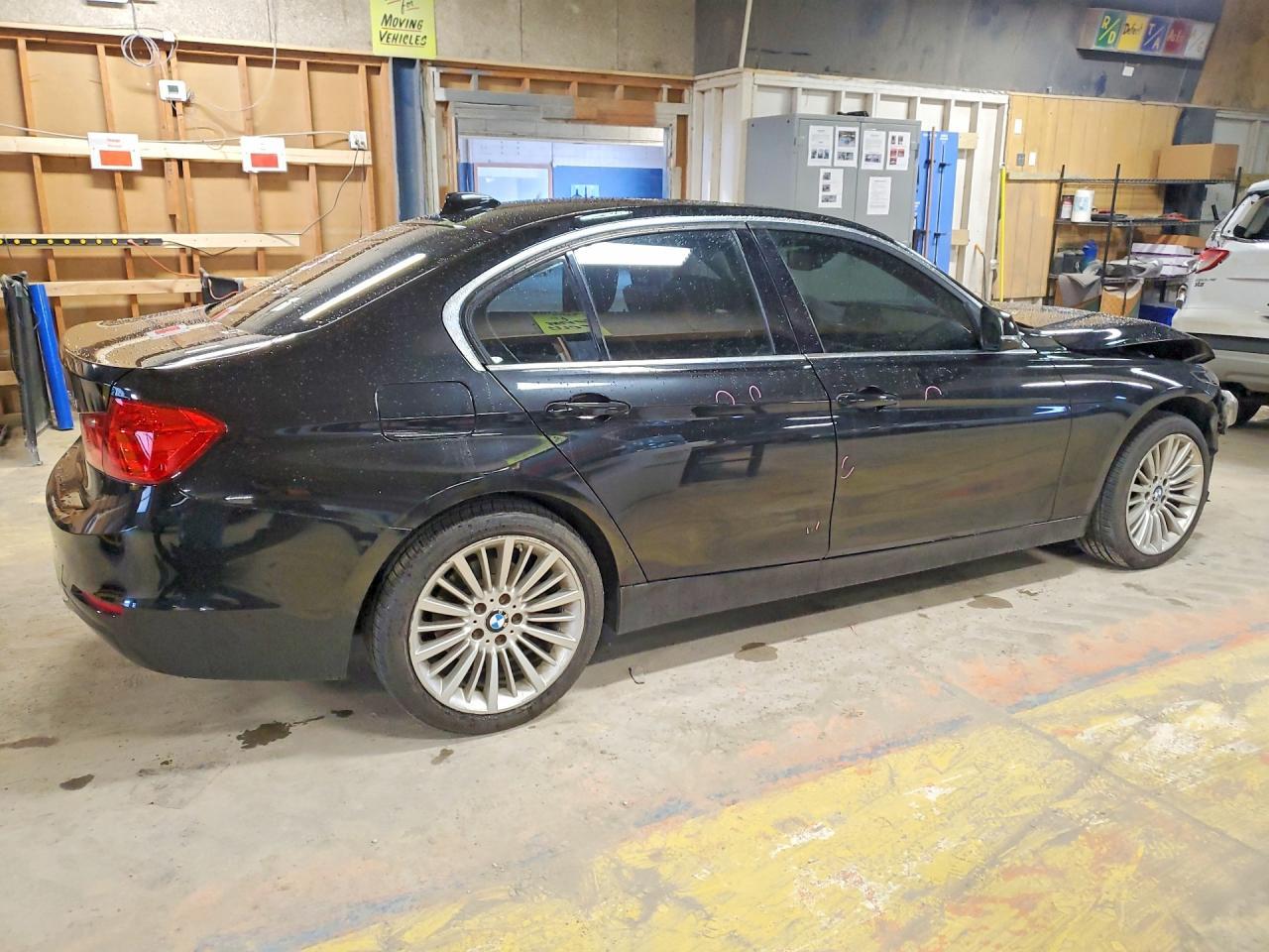 2014 BMW 328 Xi Sulev - Image 3