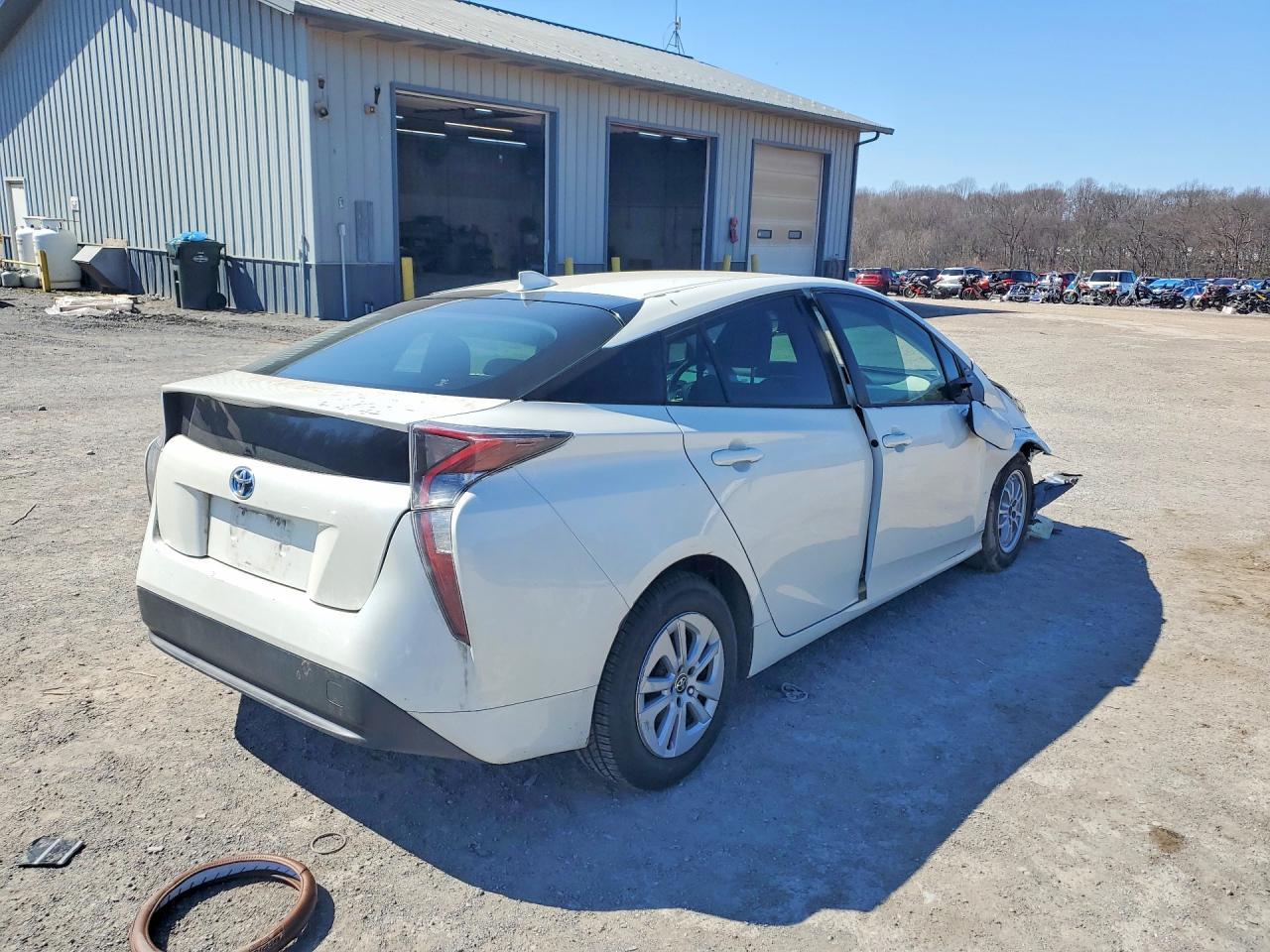 2018 Toyota Prius One - Image 3