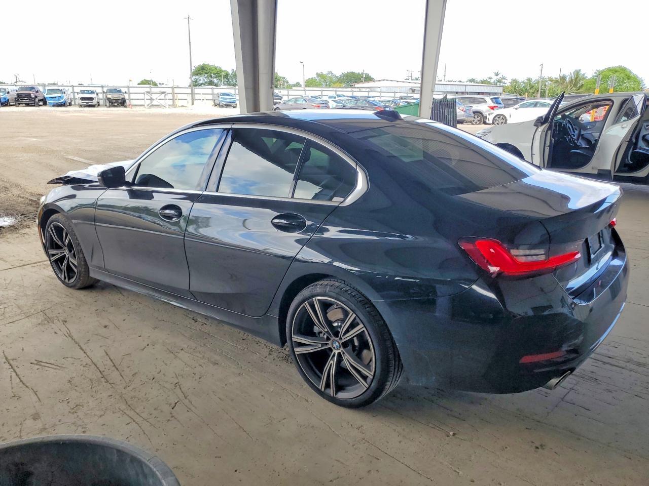 2024 BMW 330I - Фото 2