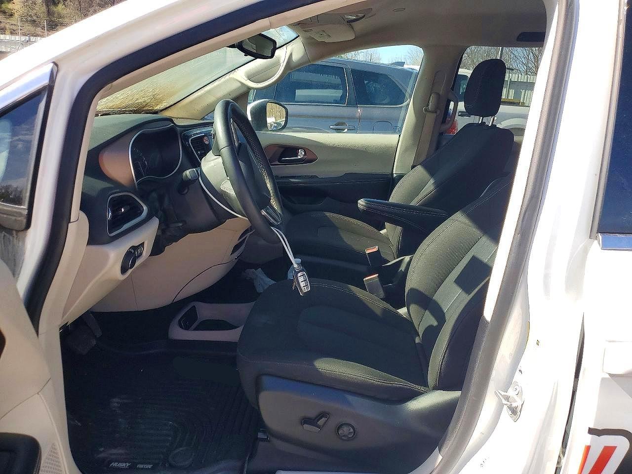2023 Chrysler Voyager - Фото 7
