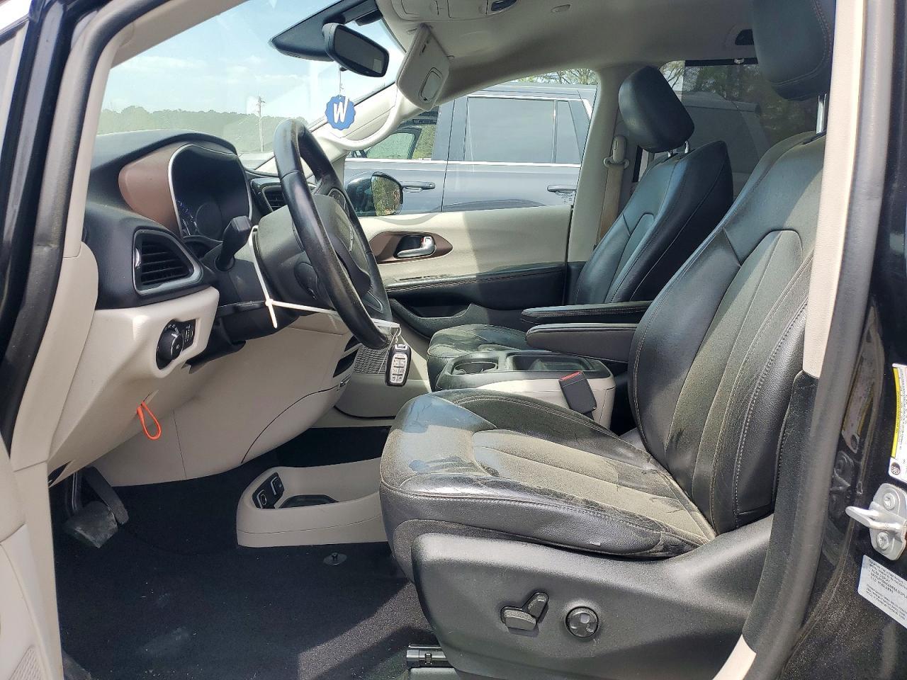 2017 Chrysler Pacifica Touring L - Image 7