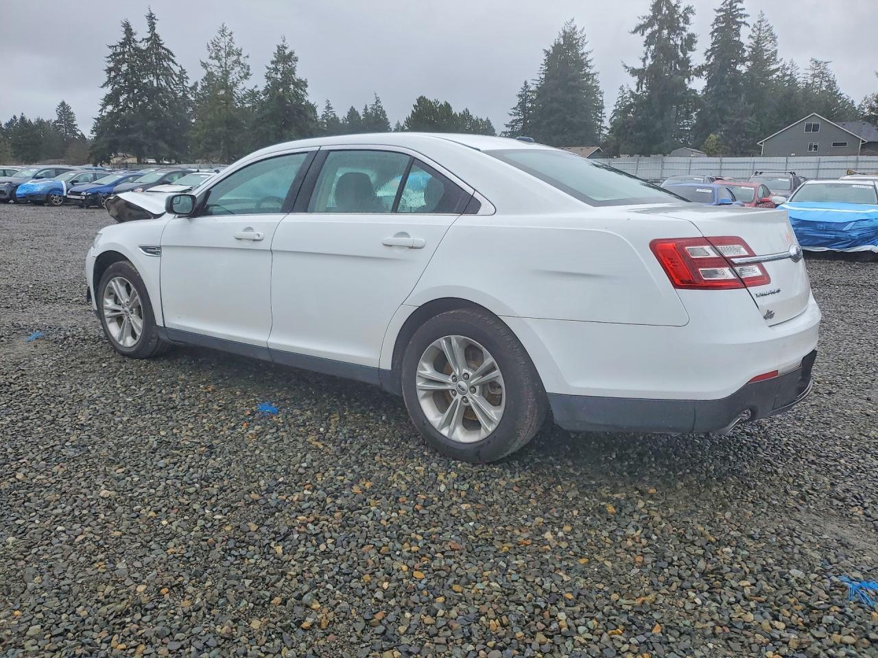 2016 Ford Taurus Se Comfort - Image 2