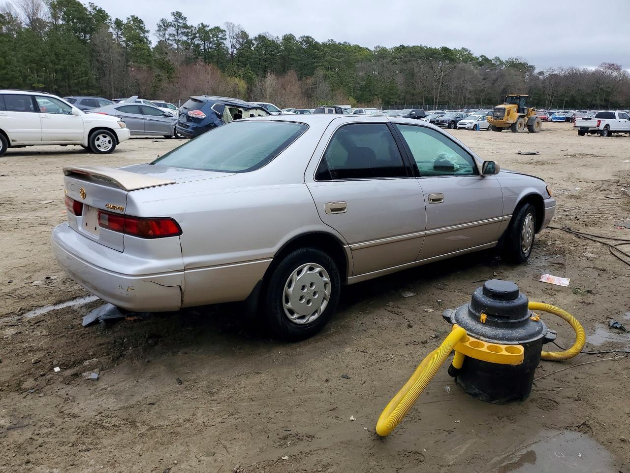 1998 Toyota Camry Le - Фото 3