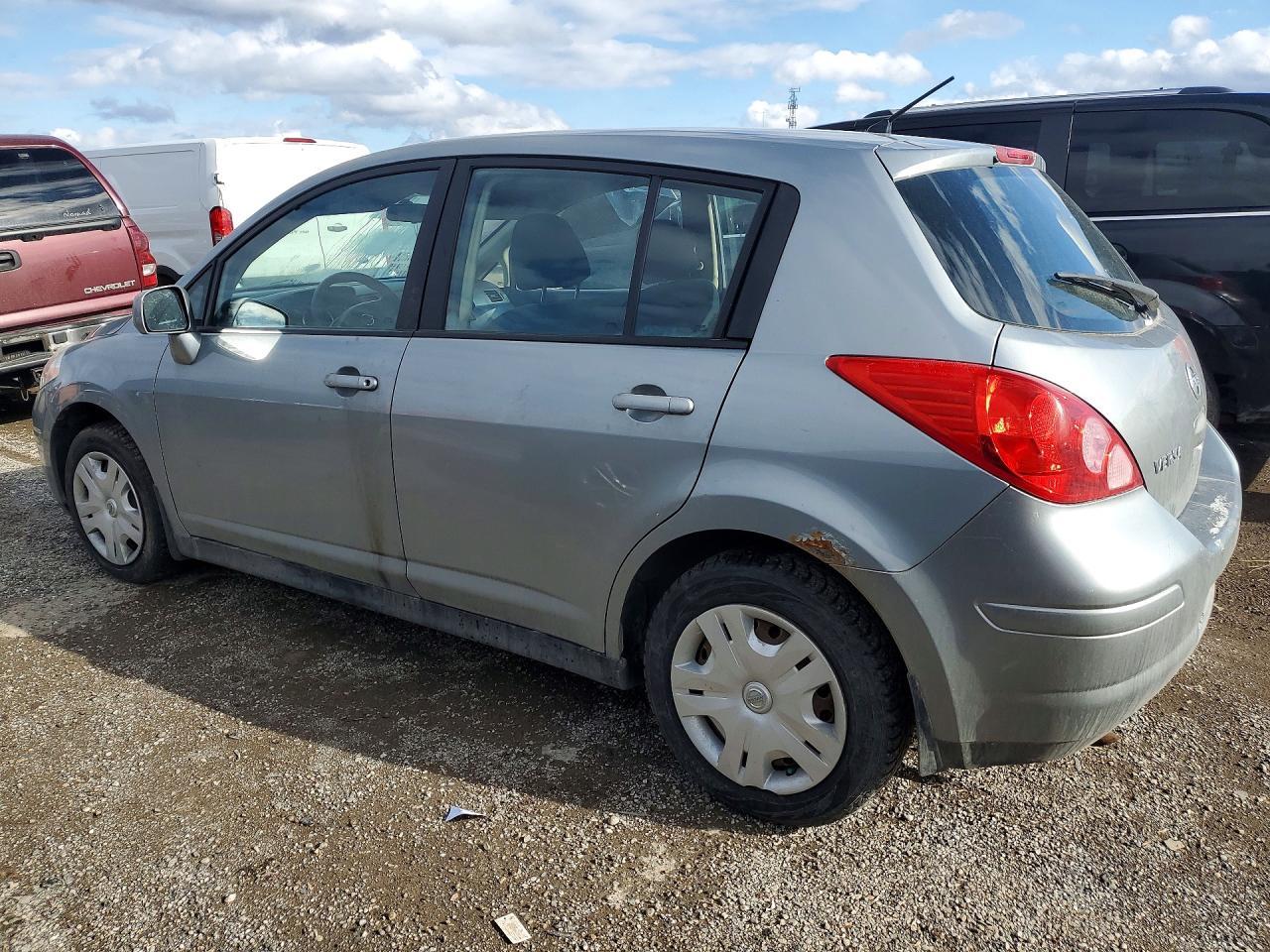 2011 Nissan Versa 1.8 S - Фото 2