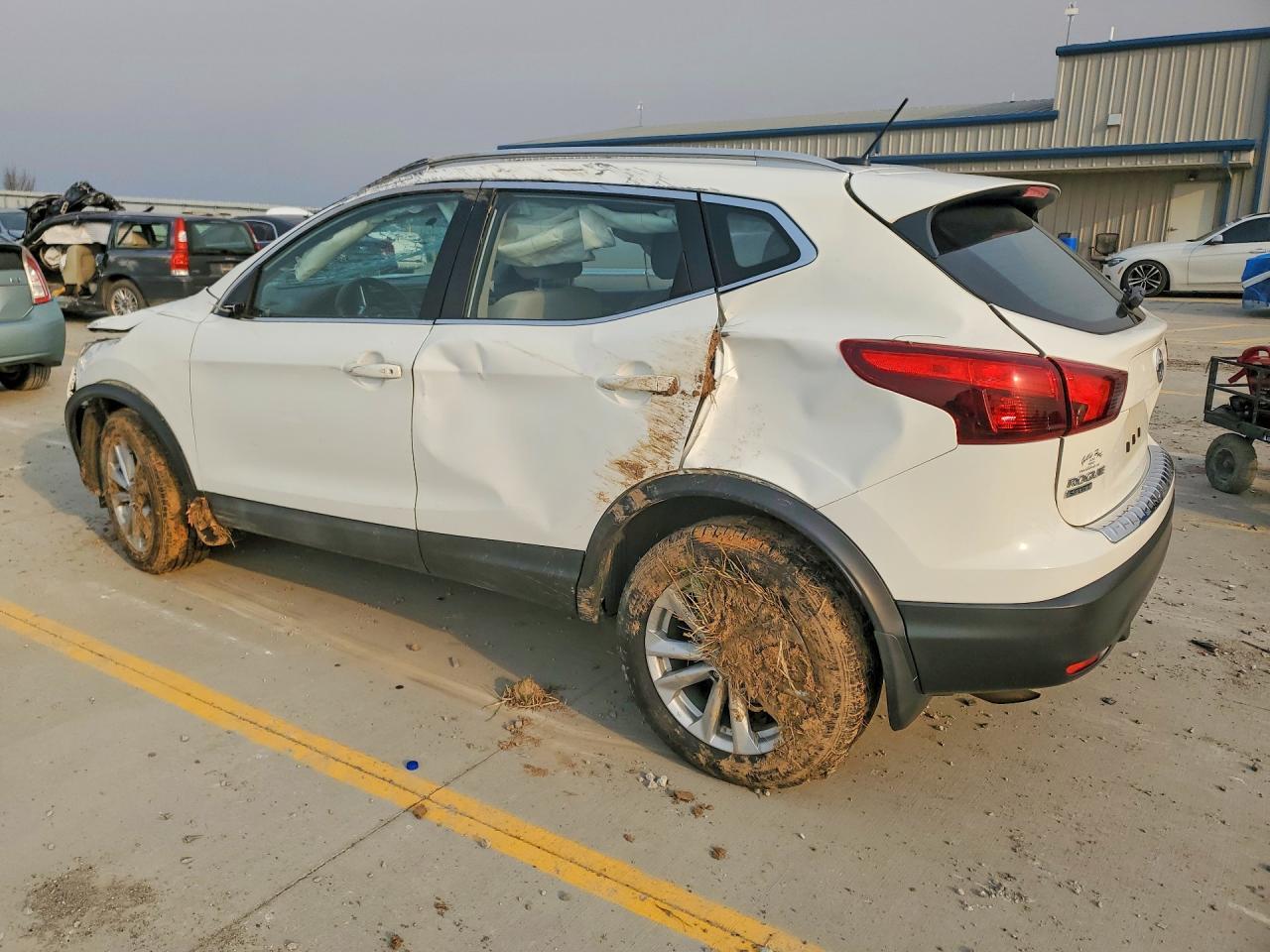 2017 Nissan Rogue Sport Sv - Image 2