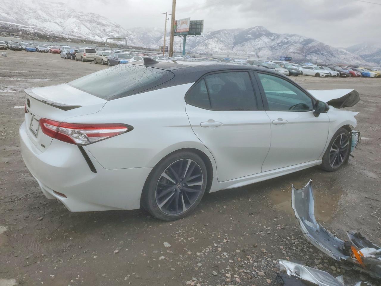 2020 Toyota Camry Xse V6 - Фото 3