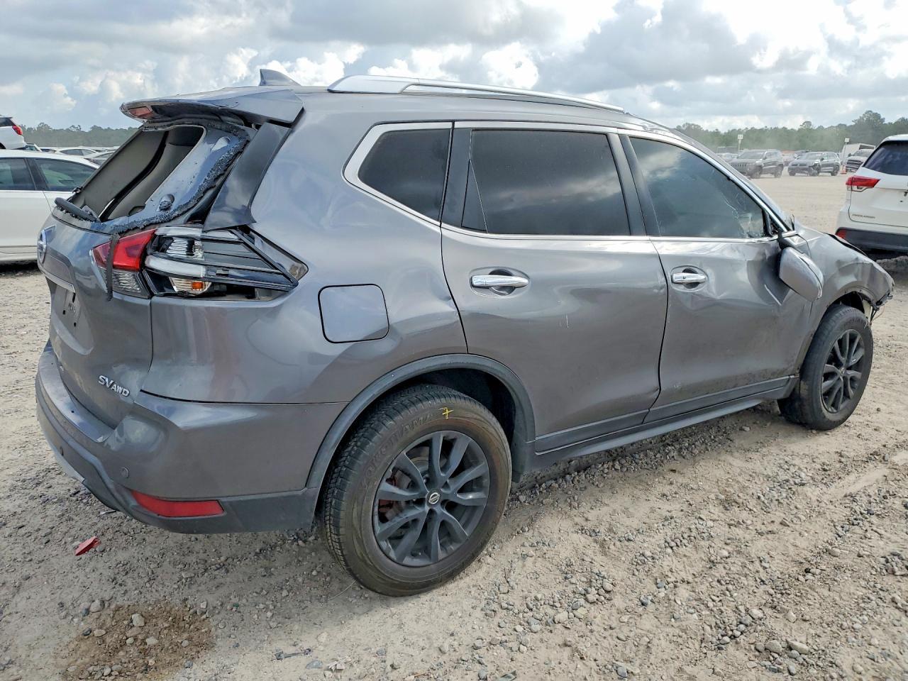 2019 Nissan Rogue Sv - Image 3