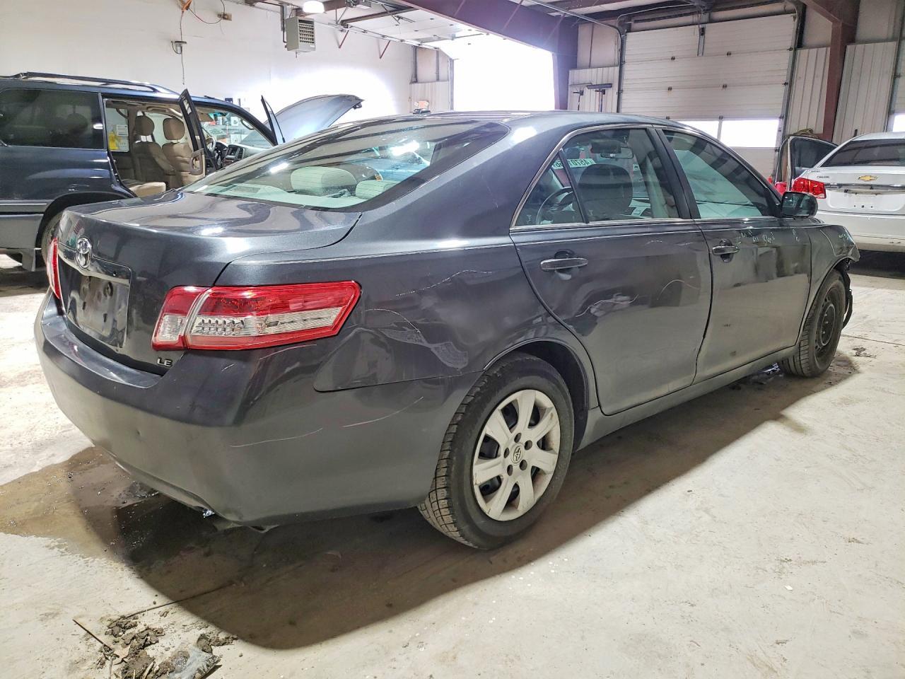 2011 Toyota Camry Le - Image 3