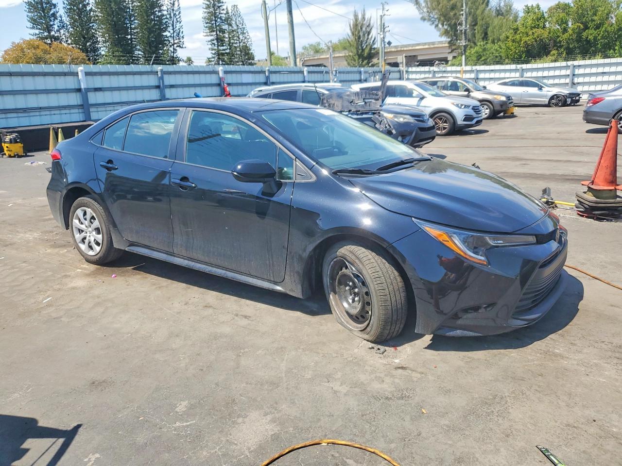 2025 Toyota Corolla Le - Фото 4