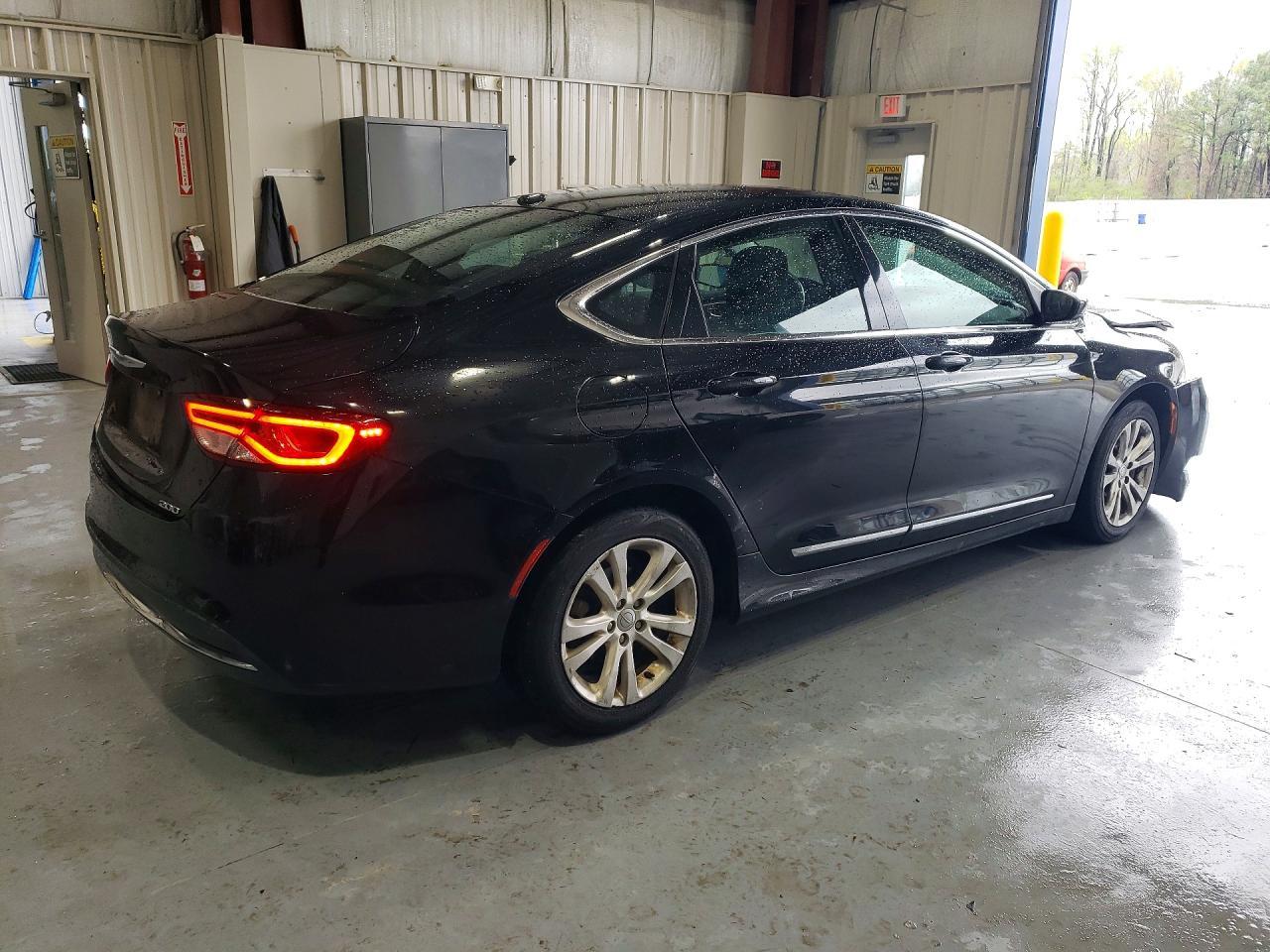 2016 Chrysler 200 Limited - Фото 3