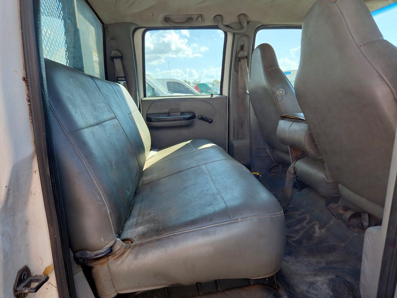 2005 Ford F550 Super Duty - Image 6