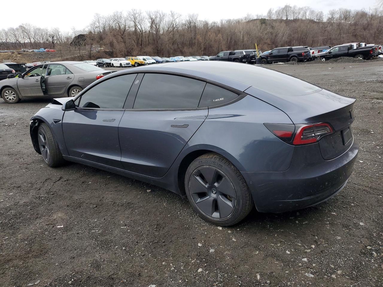2022 Tesla Model 3 - Фото 2