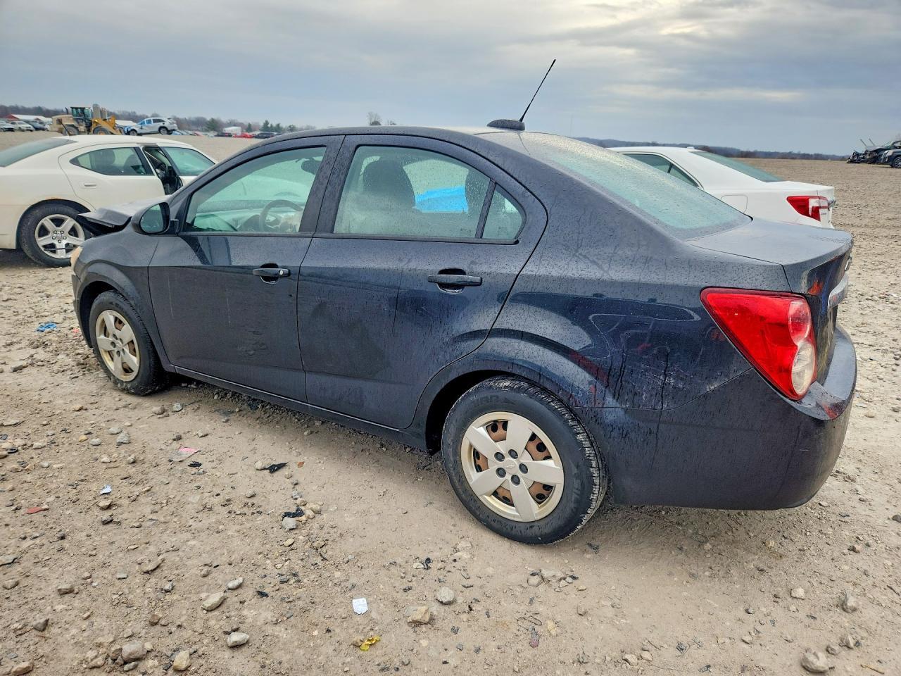 2015 Chevrolet Sonic Ls - Фото 2