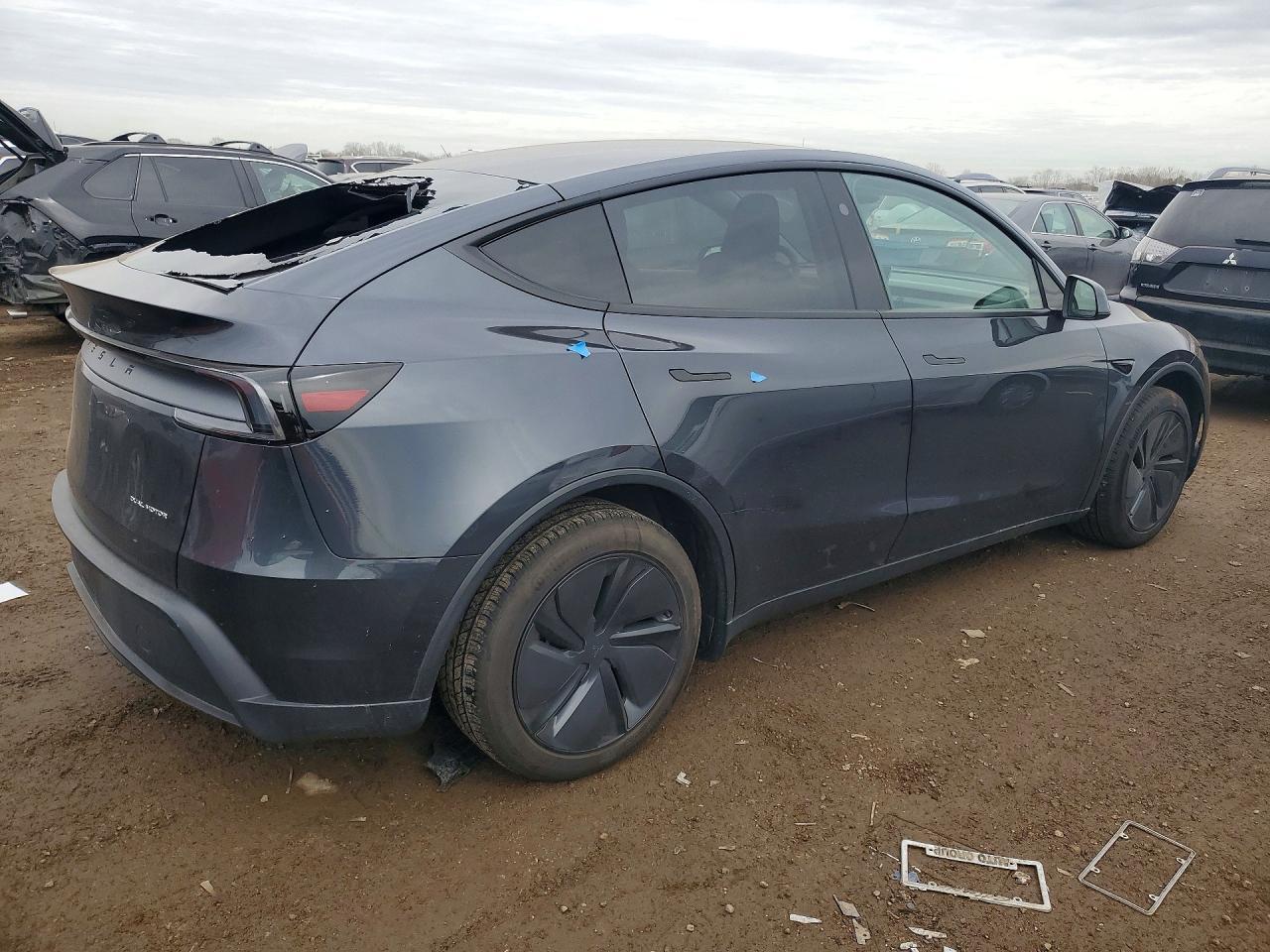 2026 Tesla Model Y - Фото 3
