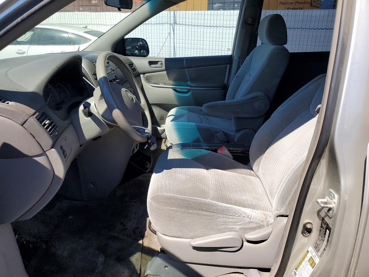 2008 Toyota Sienna Ce 8-Passenger - Image 7