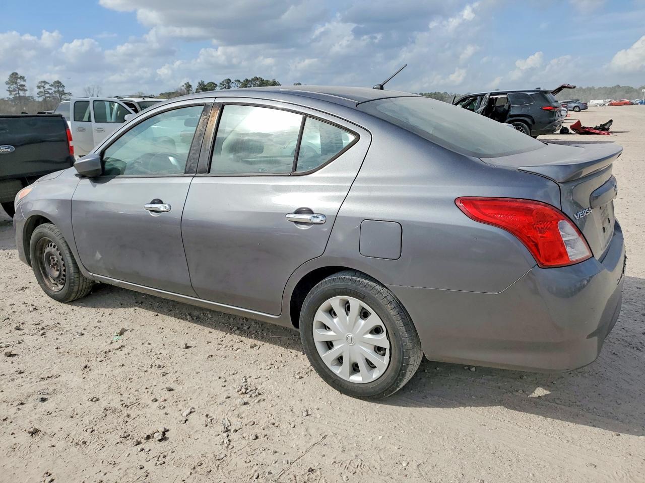 2017 Nissan Versa 1.6 Sv - Image 2