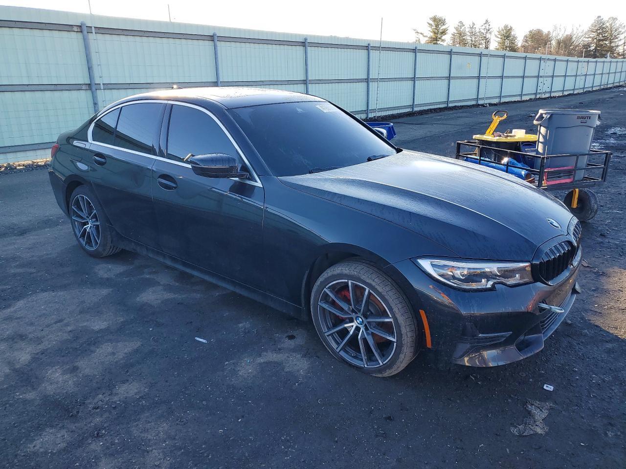 2020 BMW 330Xi - Фото 4