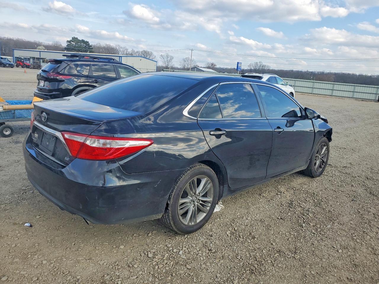 2017 Toyota Camry Se - Image 3
